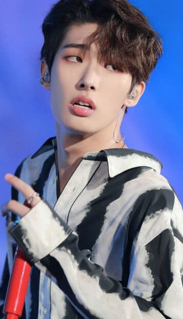 Song Min Gi Ateez looks focused during a performance with a blue background, HD Phone Wallpaper