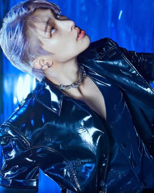 Song Min Gi Ateez wears a shiny leather jacket and looks to the side with a blue background, HD Mobile Wallpaper