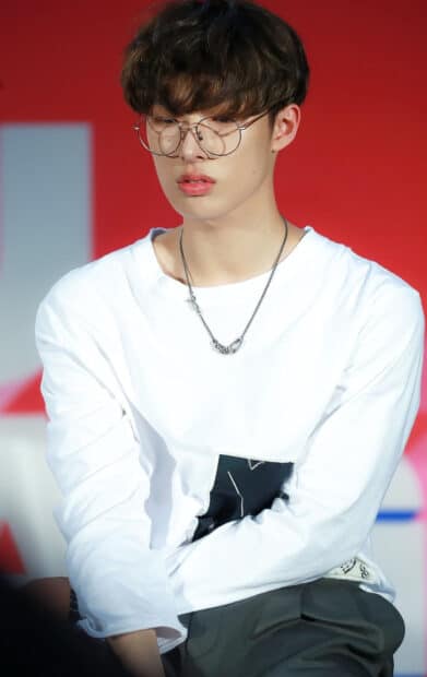 Song Min Gi Ateez is wearing glasses and a white shirt in this image, HD Phone Wallpaper