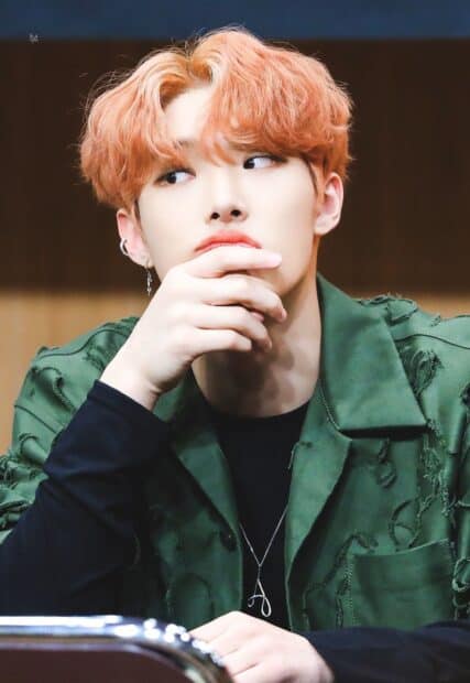 Song Min Gi Ateez has a thoughtful expression while resting his hand on his chin, HD Mobile Wallpaper