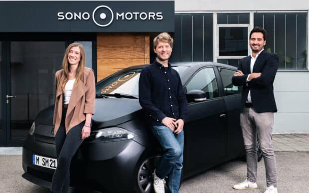 The Sono Motors wallpapers feature the team posing with the electric vehicle in front of their company building, 2K Desktop Wallpaper