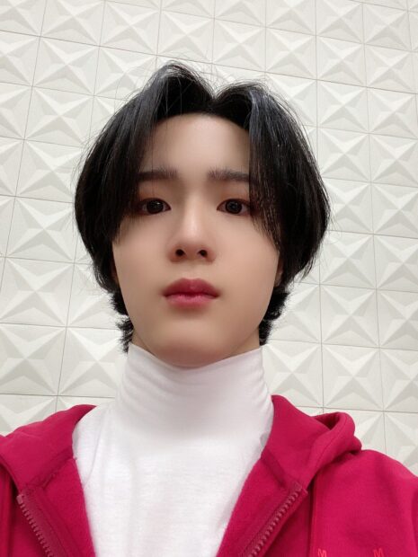 A close up portrait of a person wearing a white turtleneck and red jacket for Soul P1Harmony wallpapers, HD Phone Wallpaper