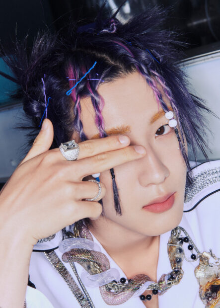 A close up portrait of Soul P1Harmony showing braided hair and rings, 2K PC Wallpaper
