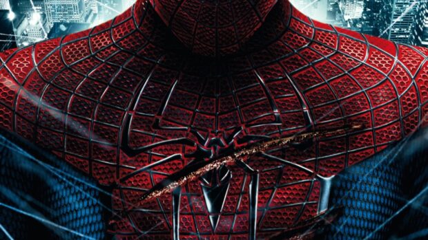 A close up view of Spider Man Andrew Garfield's detailed suit mask, HD Desktop Wallpaper