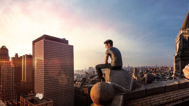 Andrew Garfield as Spider Man looking over the city skyline at sunset, HD Desktop Wallpaper