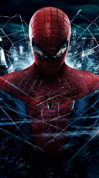 Spider Man Andrew Garfield wallpapers shows the detailed texture of the suit with cityscape reflection, 2K Phone Wallpaper