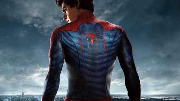 Spider Man Andrew Garfield stands overlooking the city in his iconic suit, HD Desktop Wallpaper