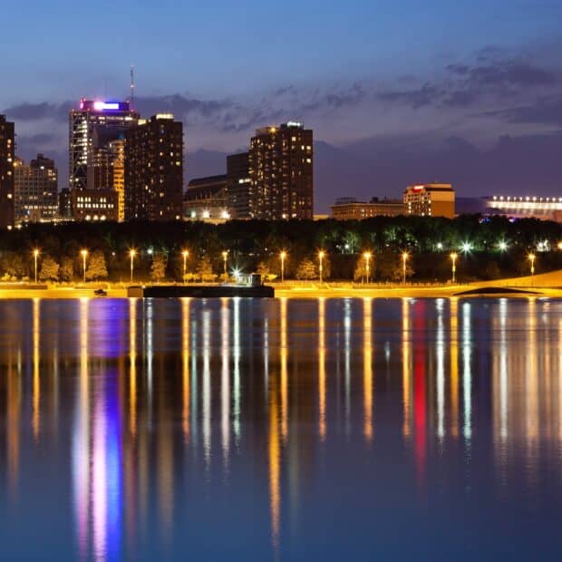 The St Louis skyline reflects on the calm river under a twilight sky, HD Desktop Wallpaper