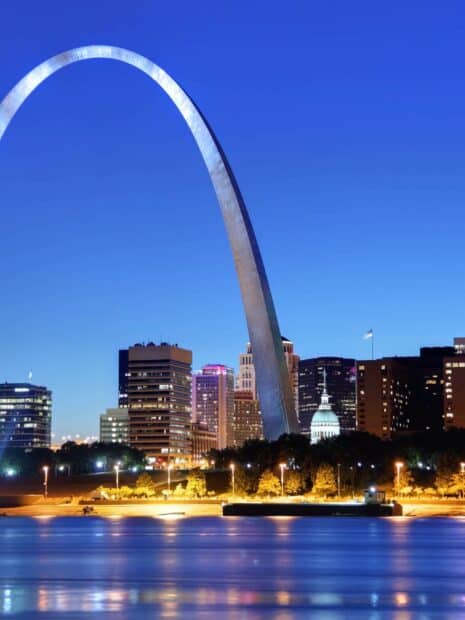 The St Louis skyline features the iconic Gateway Arch and city buildings at dusk, HD Mobile Wallpaper