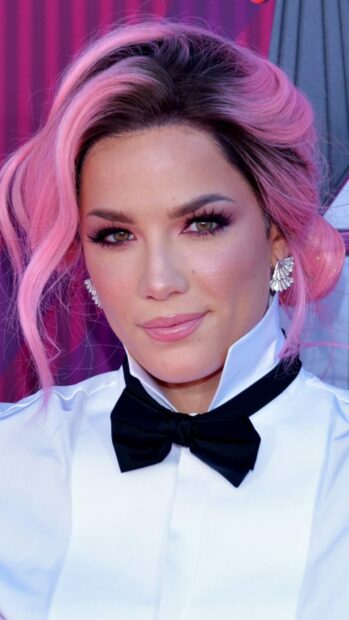 A close up of Halsey with pink hair and a black bow tie, HD Phone Wallpaper