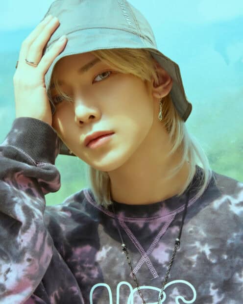 A close up portrait of Kang Yeo Sang wearing a bucket hat and tie dye shirt, HD Phone Wallpaper