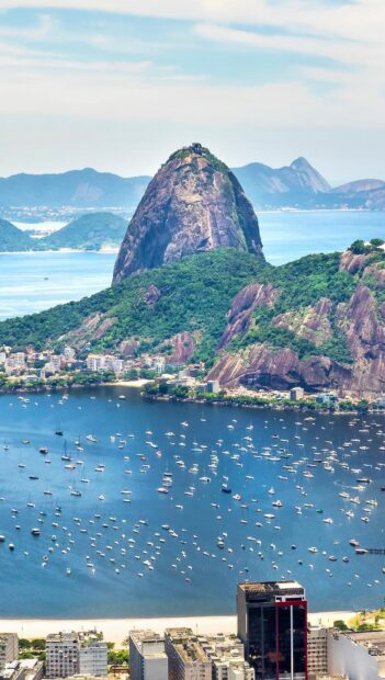 Rio De Janerio Wallpapers showcase the iconic Sugarloaf Mountain surrounded by boats and cityscape, HD Mobile Wallpaper