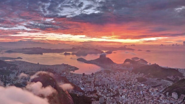 A beautiful sunset lights up the bay and mountains of Rio De Janerio, 4K Desktop Wallpaper