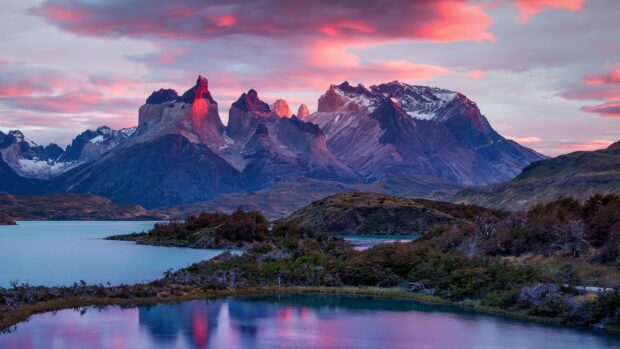 The sunlight highlights the peaks of Torres Del Paine National Park during sunset, HD Desktop Wallpaper
