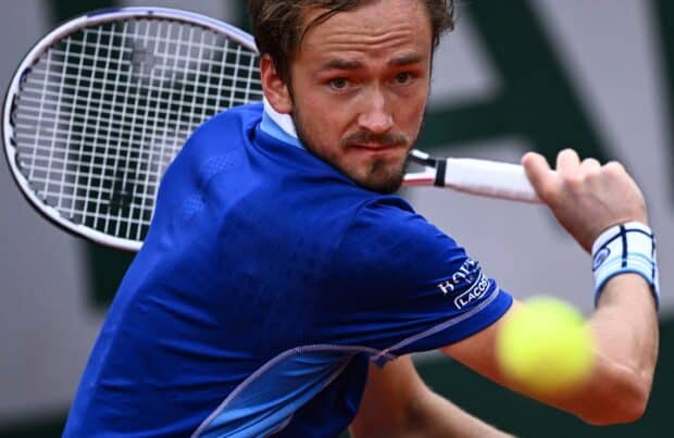 A tennis player in blue prepares to hit the ball at French Open Roland Garros, 2K Desktop Wallpaper