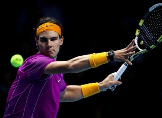 A tennis player is focused on hitting a forehand during a match, HD Desktop Wallpaper