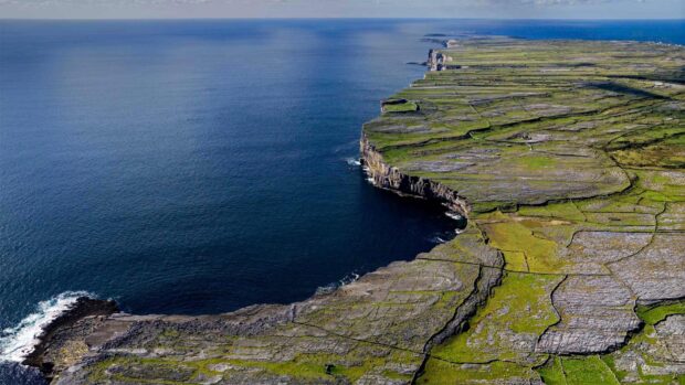 The Aran Islands feature dramatic cliffs and rocky coastline meeting the ocean, HD Desktop Wallpaper
