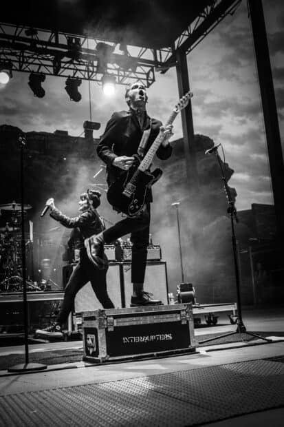 The Interrupters perform actively on stage with guitar and microphone, HD Phone Wallpaper