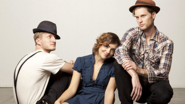 The Lumineers sit together in a relaxed pose wearing casual outfits and hats, HD Desktop Wallpaper