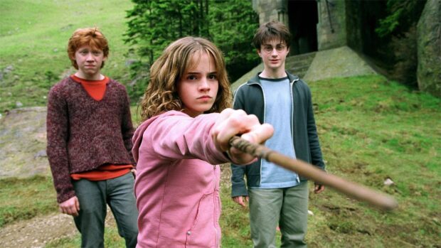 Hermione points her wand with Harry and Ron behind her, HD Desktop Wallpaper
