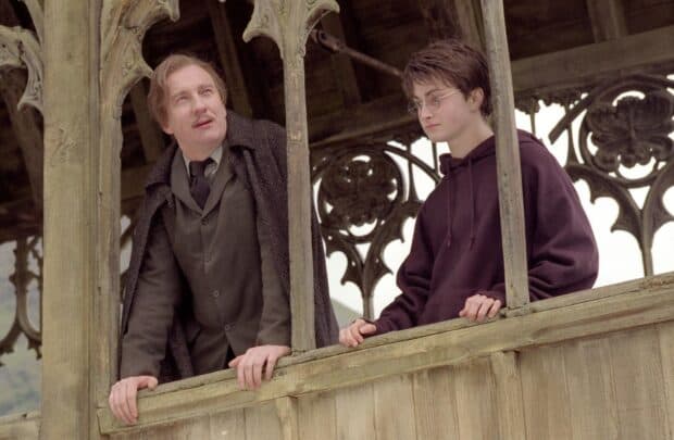 Harry Potter and Professor Lupin talk on a wooden balcony, HD Desktop Wallpaper