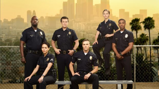 The Rookie Tv Series cast posing in front of a cityscape with police uniforms, 2K Desktop Wallpaper