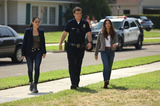 The Rookie Tv Series cast walking on a sidewalk near police cars in a suburban neighborhood, 2K Desktop Wallpaper