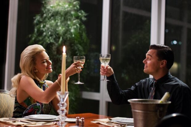 A man and woman make an elegant toast at a dining table in The Wolf Of Wall Street, 2K Desktop Wallpaper
