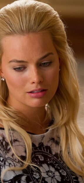 A close up of a woman with blonde hair from The Wolf Of Wall Street movies, HD Phone Wallpaper