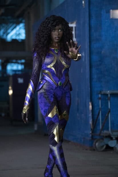 A character from Titans Tv Series wears a detailed purple and gold suit with glowing eyes, HD Mobile Wallpaper