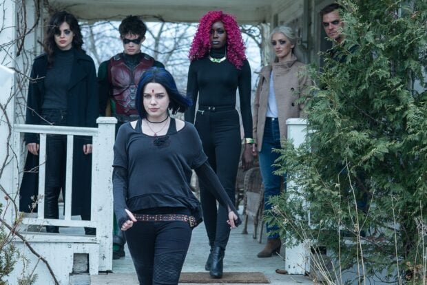 The main characters from the Titans Tv Series are walking together in an outdoor setting, HD Desktop Wallpaper