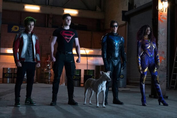 The Titans Tv Series characters stand ready with a dog in an industrial setting, HD Desktop Wallpaper