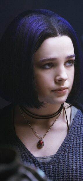 A close up of a character from Titans tv series wearing a necklace and dark hair, HD Mobile Wallpaper