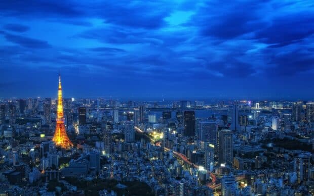 Tokyo Tower shines brightly over Tokyo cityscape during twilight, 2K Desktop Wallpaper