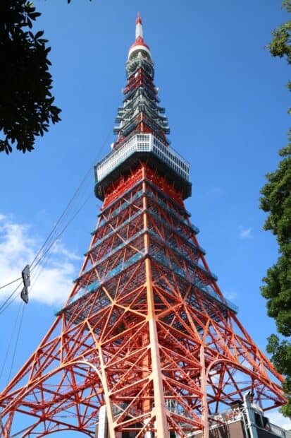 Tokyo Tower red steel structure stands tall against a blue sky, HD Mobile Wallpaper