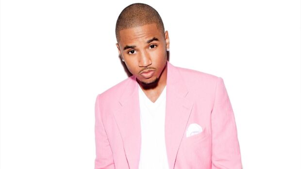 Trey Songz is wearing a pink blazer over a white shirt against a white background, HD Desktop Wallpaper