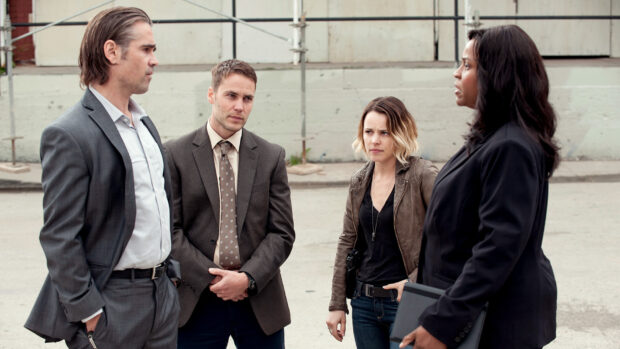 A group of detectives from True Detective tv series standing and talking on the street, HD Desktop Wallpaper