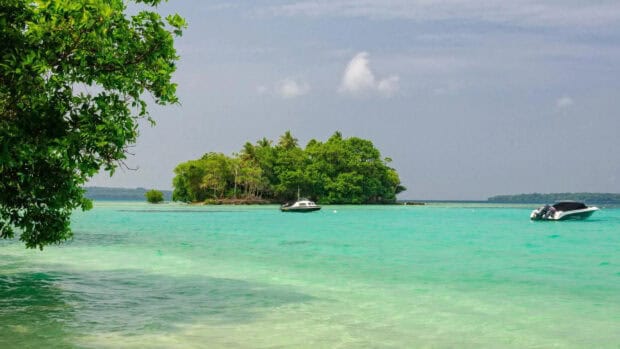 The turquoise waters surround a lush green island in Espiritu Santo Vanuatu, HD Desktop Wallpaper