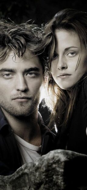 A close up of Twilight movie characters looking intensely at the camera, HD Phone Wallpaper