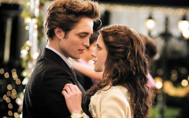 Edward and Bella share a dance at a prom night, HD Desktop Wallpaper