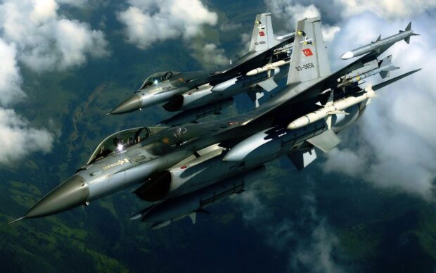 Two jet fighters flying closely above the mountains with clear skies, 2K Desktop Wallpaper