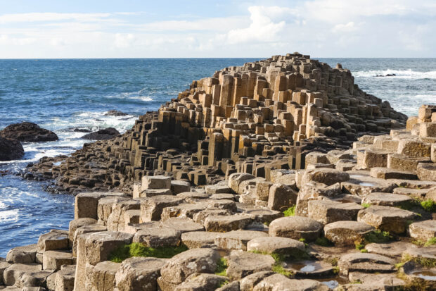 Featuring hexagonal stones, Giants Causeway Wallpapers, 2K Desktop Wallpaper