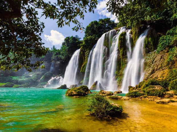 The Vietnam waterfalls flow beautifully through dense forests and clear water, HD Desktop Wallpaper