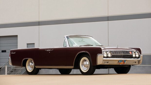 A classic Lincoln car in dark maroon is parked near a building with a light beige wall, HD Desktop Wallpaper