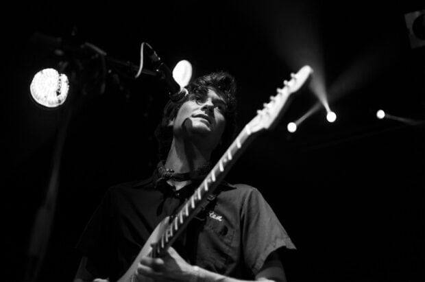A musician from Vundabar band plays guitar during a concert, HD Desktop Wallpaper