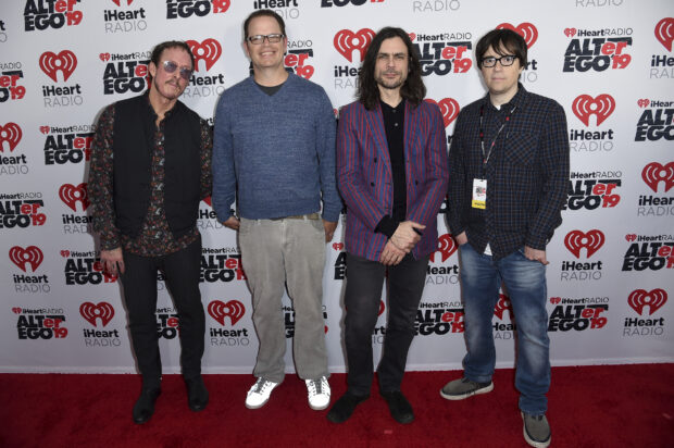 The Weezer band poses together at iHeartRadio event on red carpet, HD Desktop Wallpaper