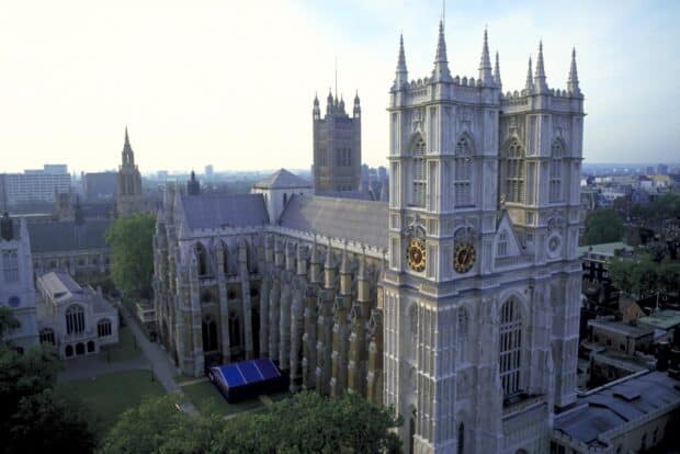 The historic Westminster Abbey stands tall with its intricate gothic design, 2K Desktop Wallpaper