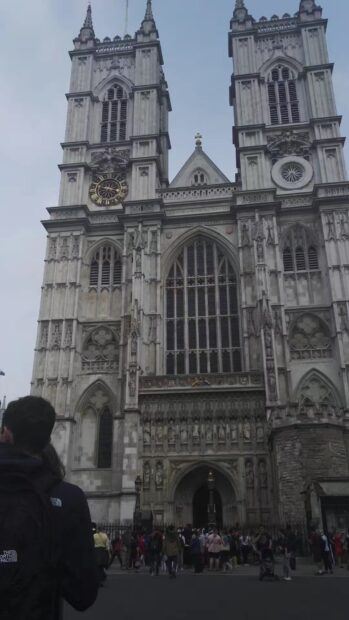 The image shows the front facade of Westminster Abbey with people gathered outside, HD Phone Wallpaper