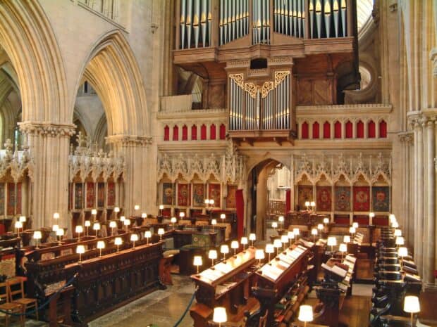 The Westminster Abbey presents a detailed view of the interior choir stalls and pipe organ, HD Desktop Wallpaper