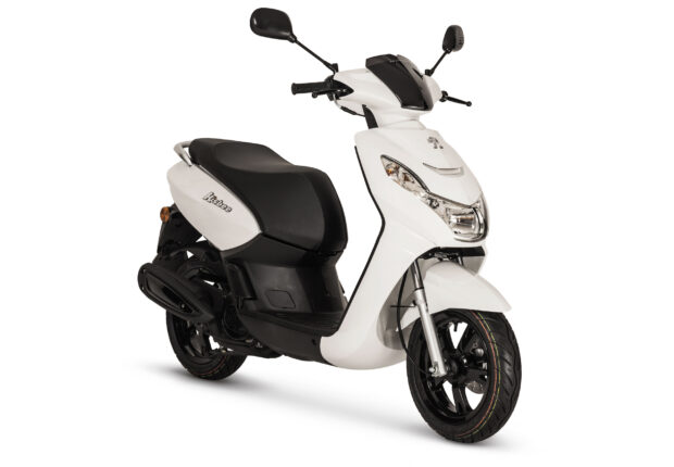 A white Peugeot Kisbee scooter with black accents displayed on a plain background, 2K Desktop Wallpaper